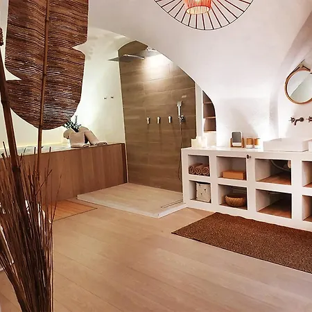 Alojamento de Acomodação e Pequeno-almoço 6 Nîmes