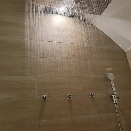 6 Alojamento de Acomodação e Pequeno-almoço 4*